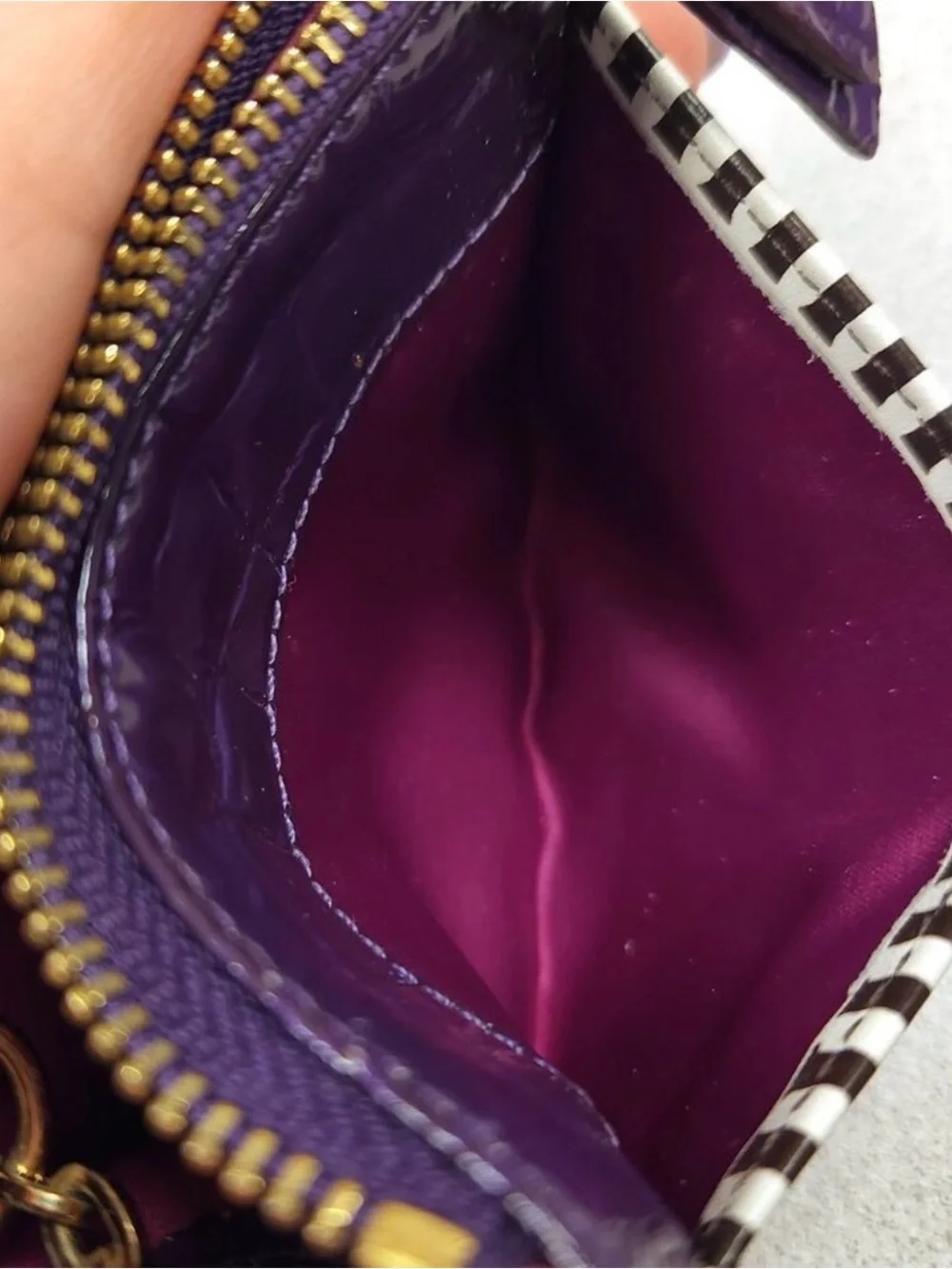 henri Bendel NY - Card Case - Key Chain - Purple Patent - EUC